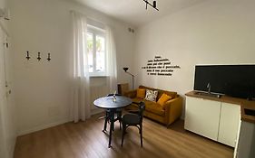 AMA HOMe, moderno appartamento in centro con terrazzo privato vicino Economia e Porto